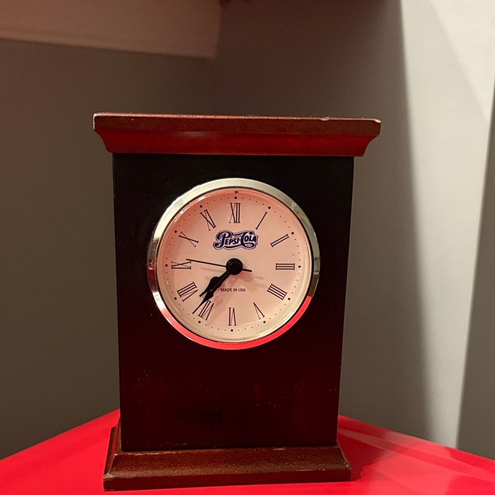 Brown Wooden Table Clock -VINTAGE-MADE IN THE USA- PEPSI COLA ADVERTISING CLOCK.
